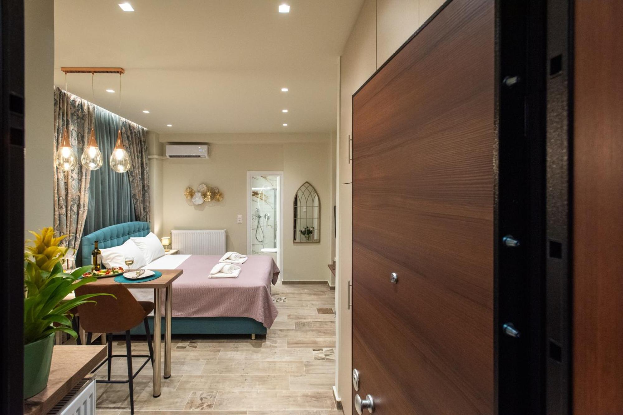 Blue Ark Romantic Under Acropolis Athens