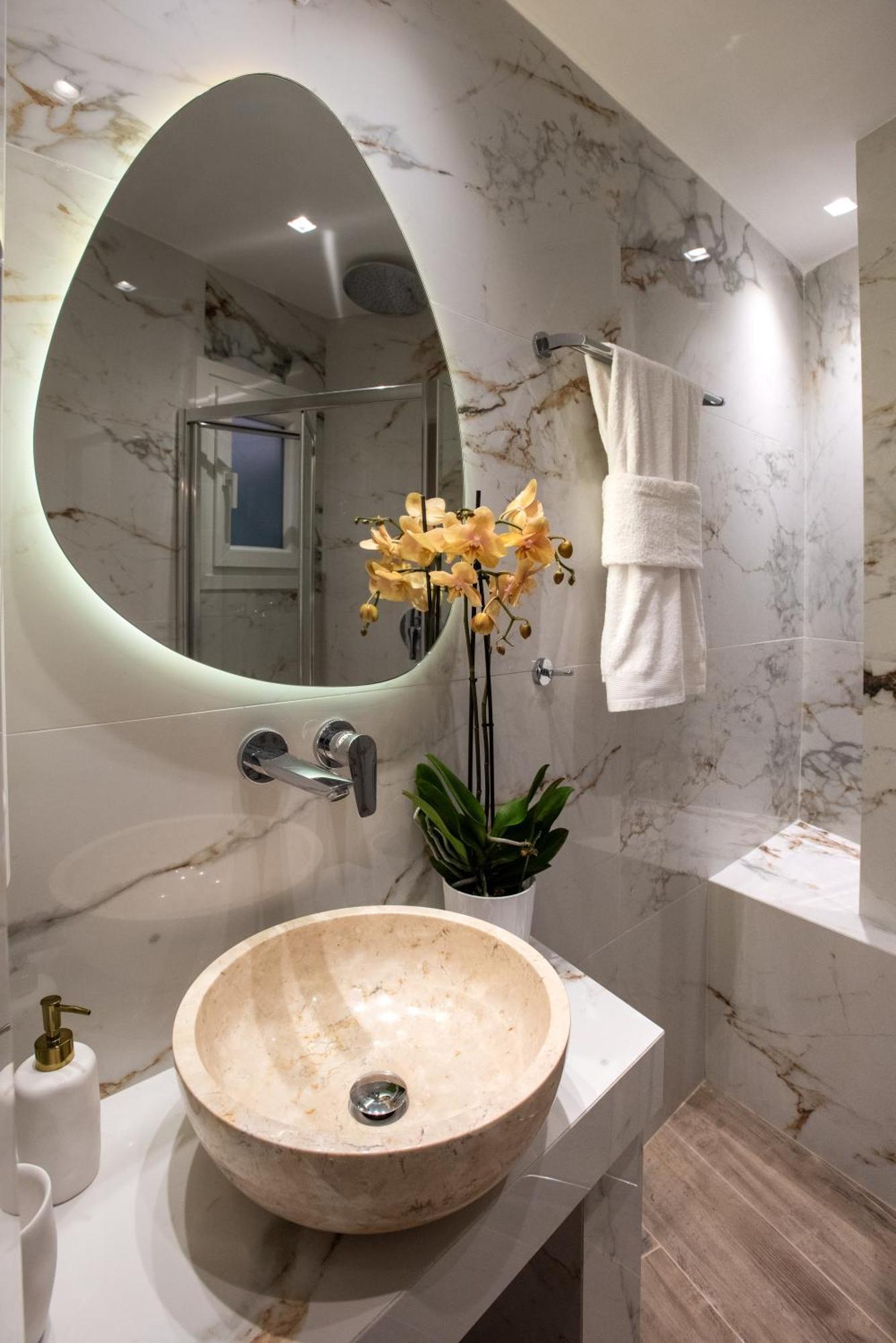 Blue Ark Romantic Under Acropolis Athens