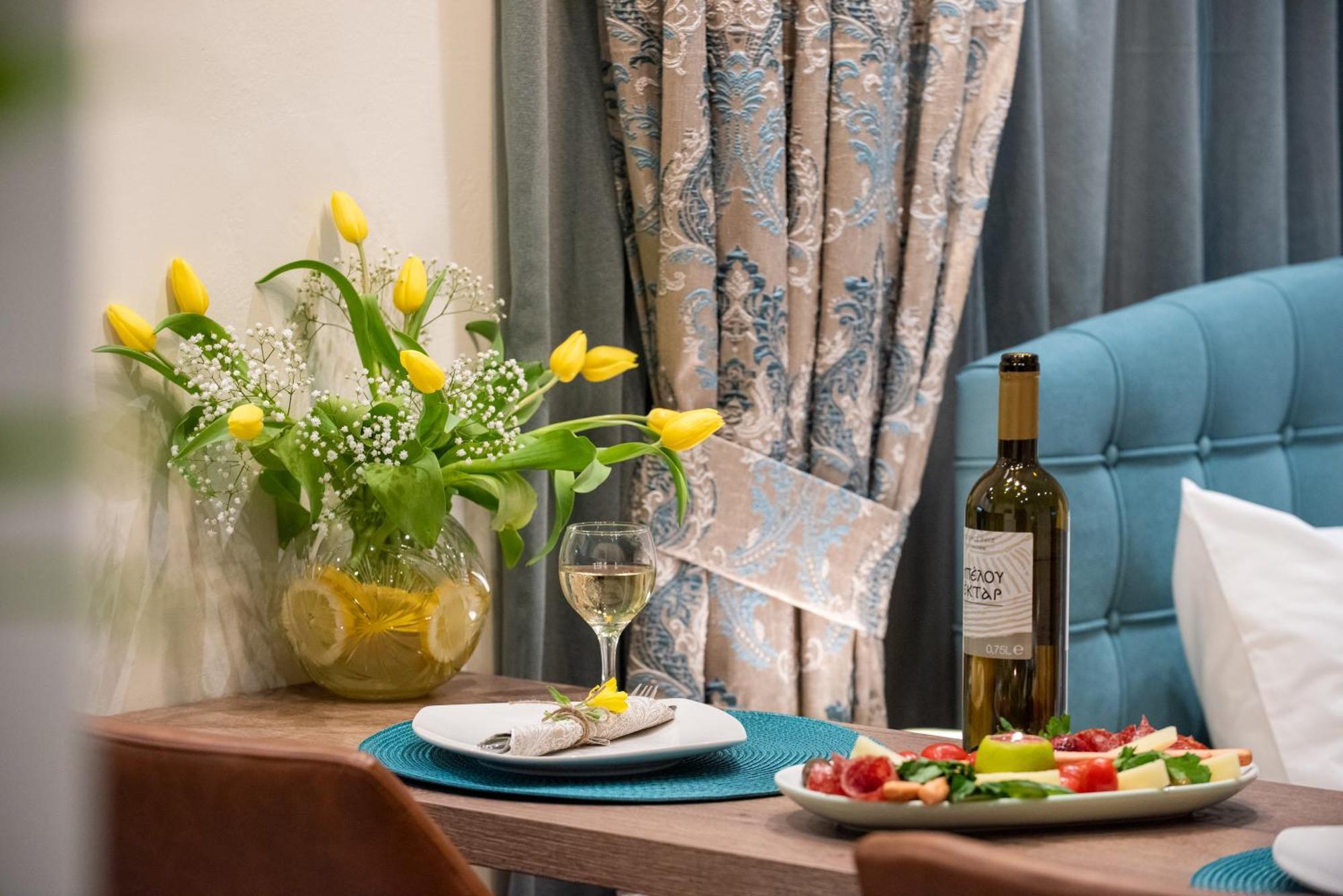 Blue Ark Romantic Under Acropolis Apartment