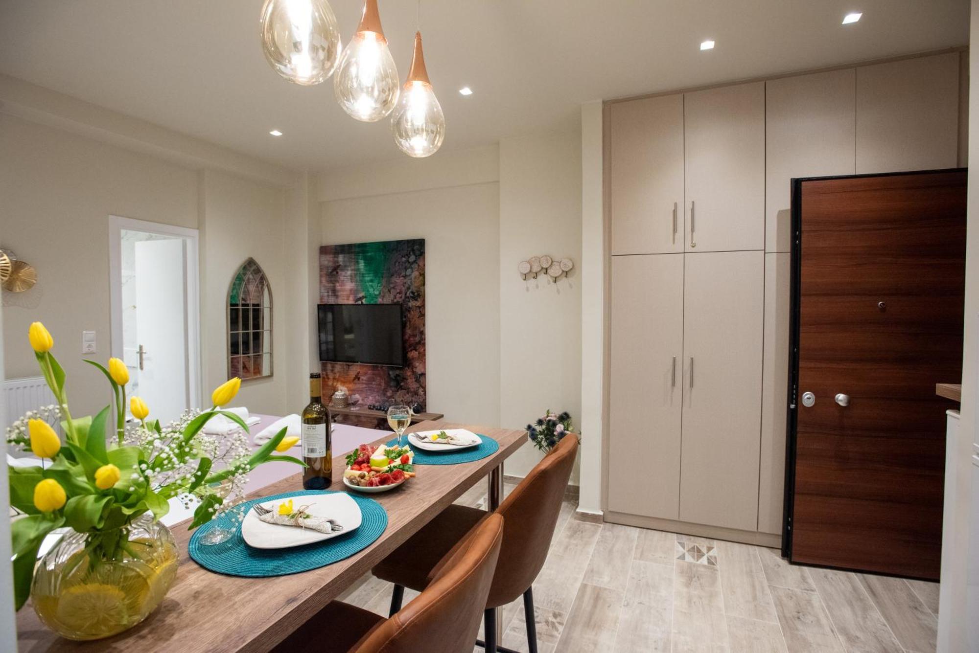 Blue Ark Romantic Under Acropolis Atenas